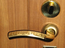 Замена дверной ручки входной двери в Кондрово